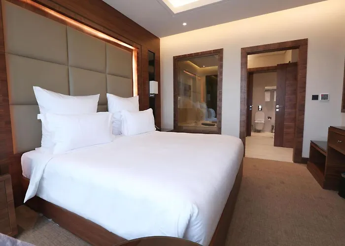 Weekend Hotel Sari