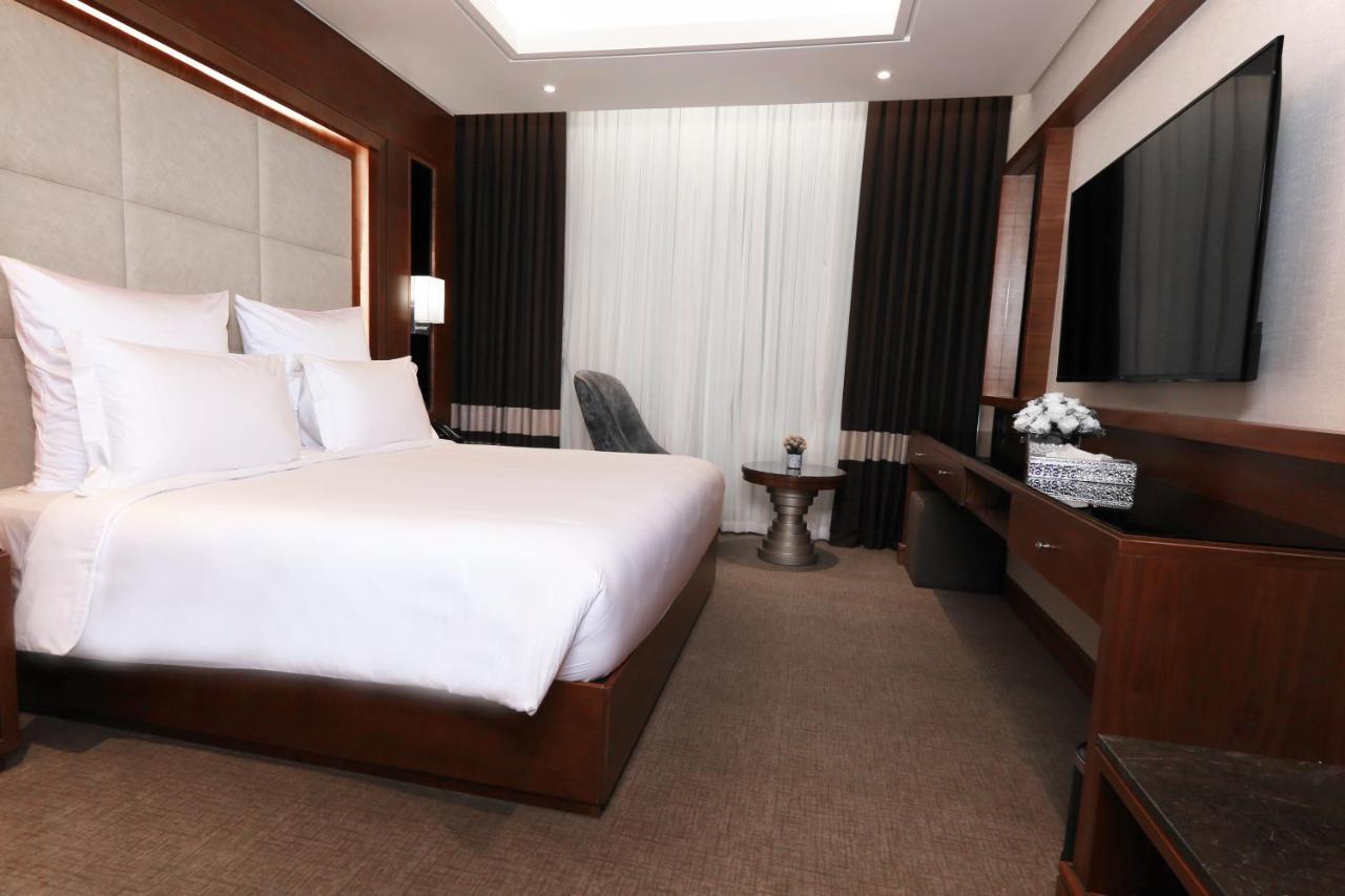 Hotel Weekend Sari 4*