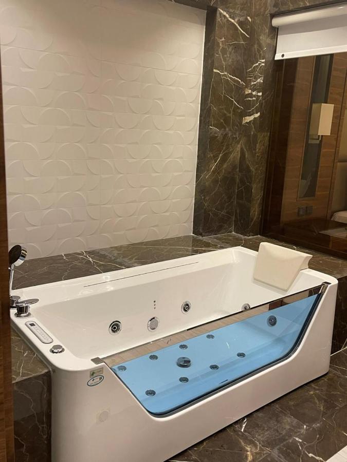 Hotel Weekend Sari 4*