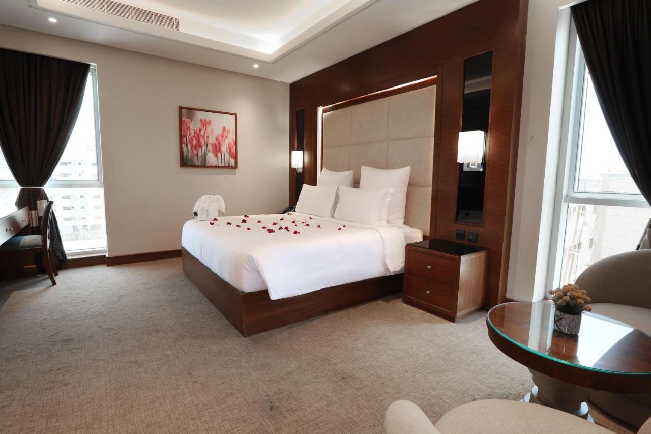 ويك اند صاري 4*